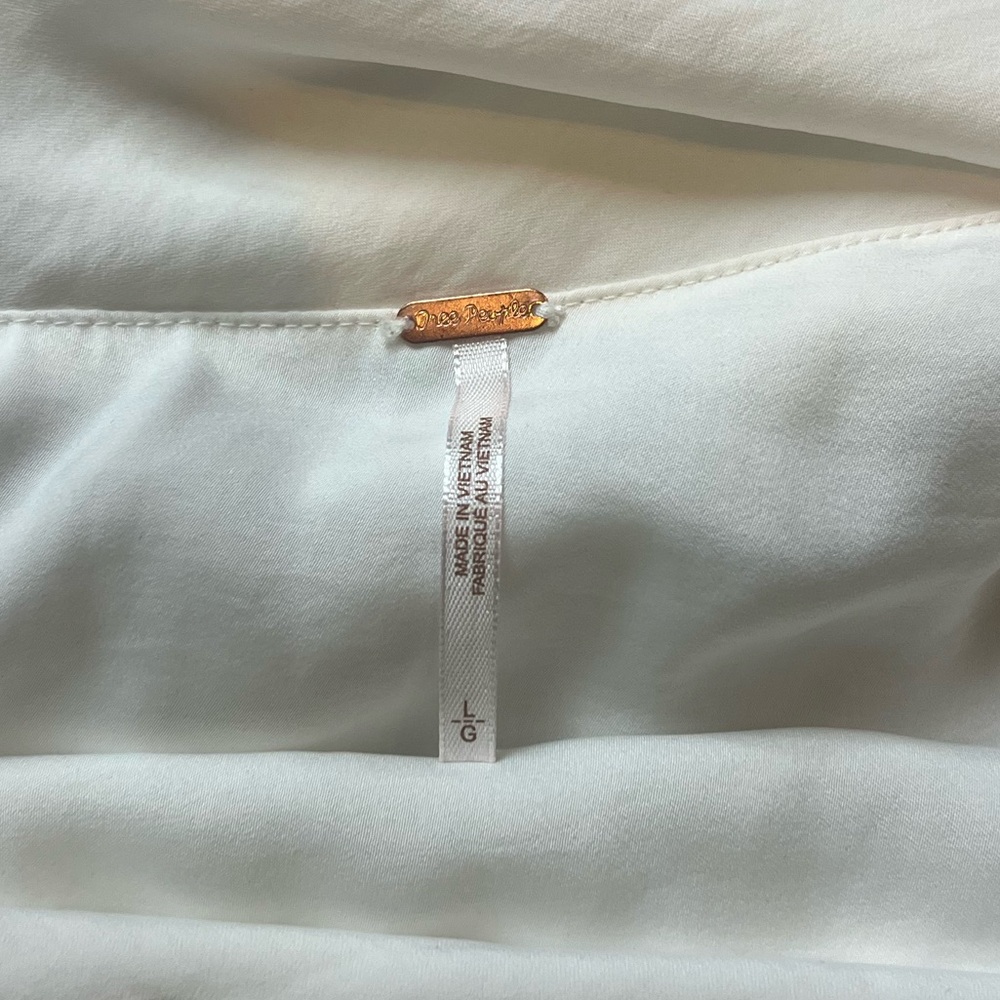 Free People women’s Large Elegant White silky soft Women's long sleeved Top - Picture 3 of 5